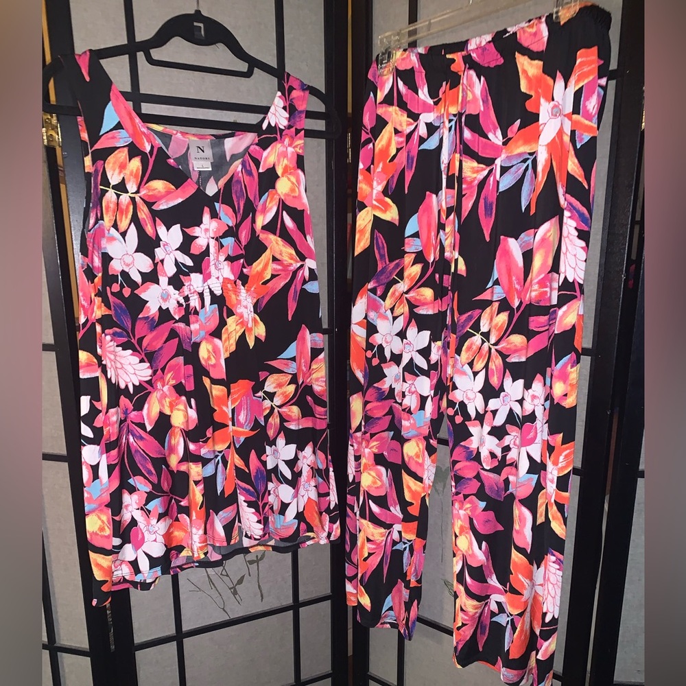 Natori pajamas/loungewear size L. Beautiful, like new!